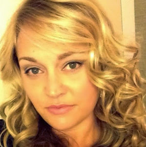 Meet your Posher, Cassandra